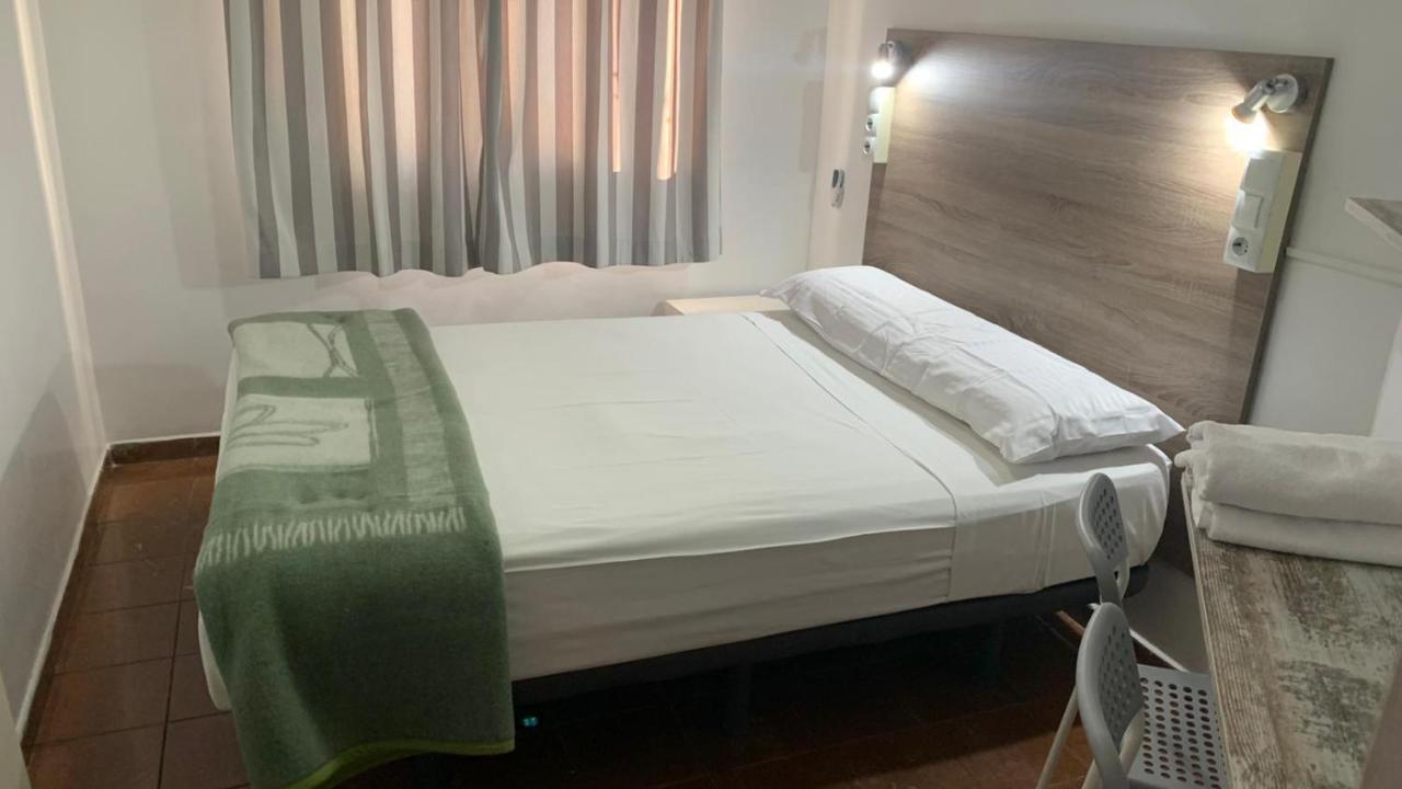 فندق Casa De Huespedes Almansa مدريد المظهر الخارجي الصورة