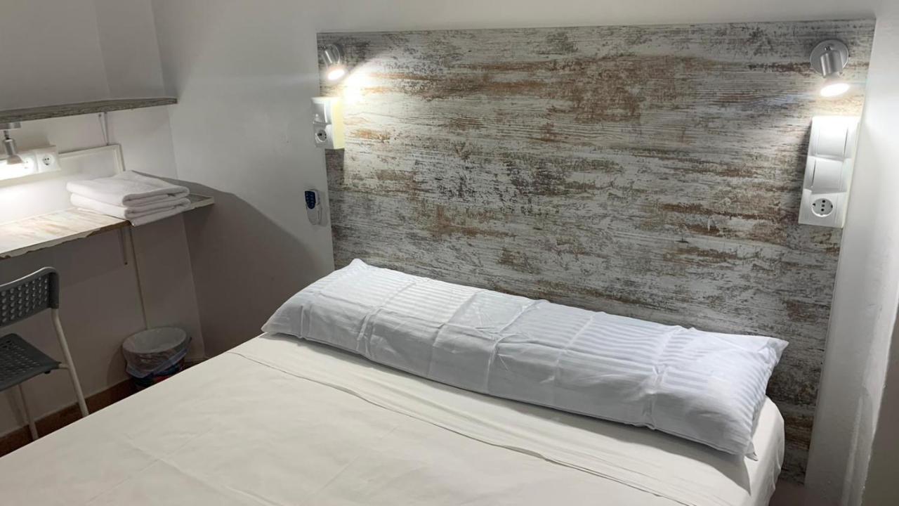 فندق Casa De Huespedes Almansa مدريد المظهر الخارجي الصورة