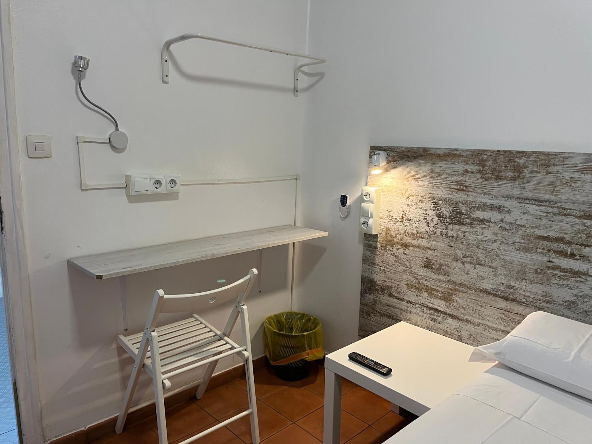 فندق Casa De Huespedes Almansa مدريد المظهر الخارجي الصورة