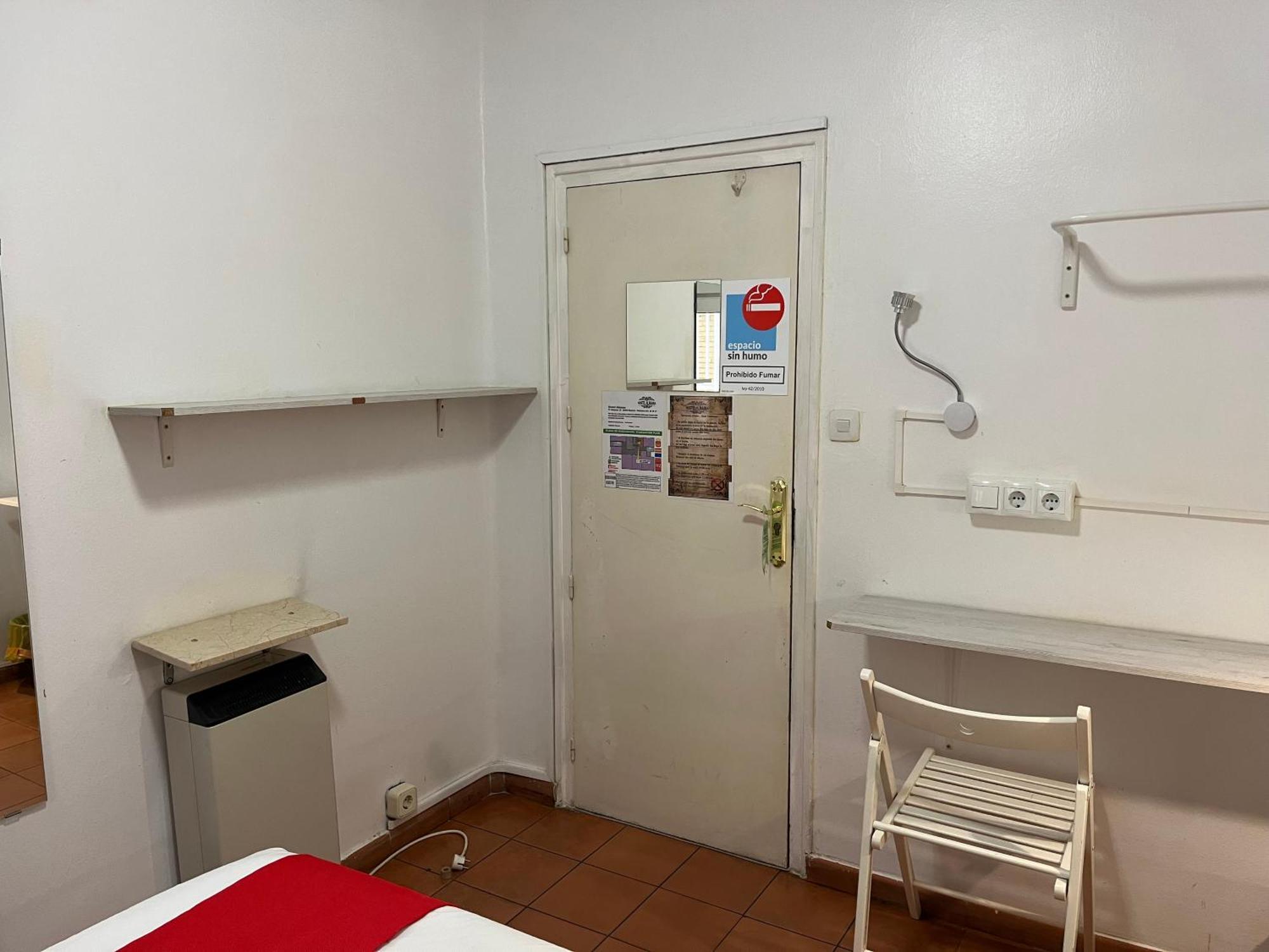 فندق Casa De Huespedes Almansa مدريد المظهر الخارجي الصورة